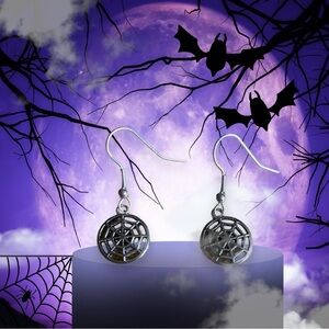 Spiderweb earrings. Perfect for Fall or Halloween. NWT